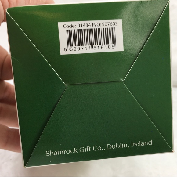 Shamrock Gift Irish Luck Ornament White Christmas Bauble With Irish Saying - Picture 8 of 8